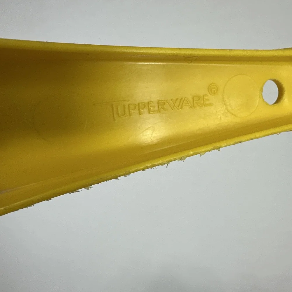 Tupperware Vintage Colander Yellow‎ 1 Quart Strainer with Handle #1200